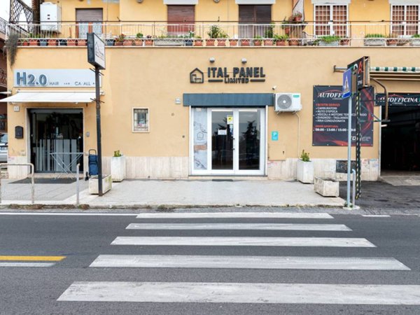 negozio in vendita a Roma in zona Torrevecchia