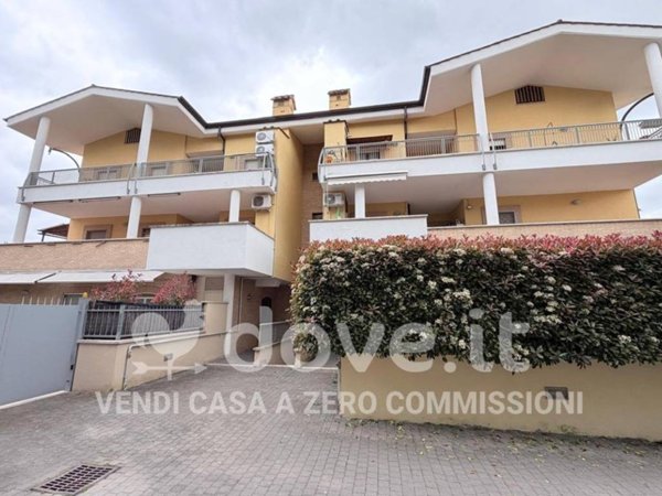 appartamento in vendita a Roma in zona Valle Muricana