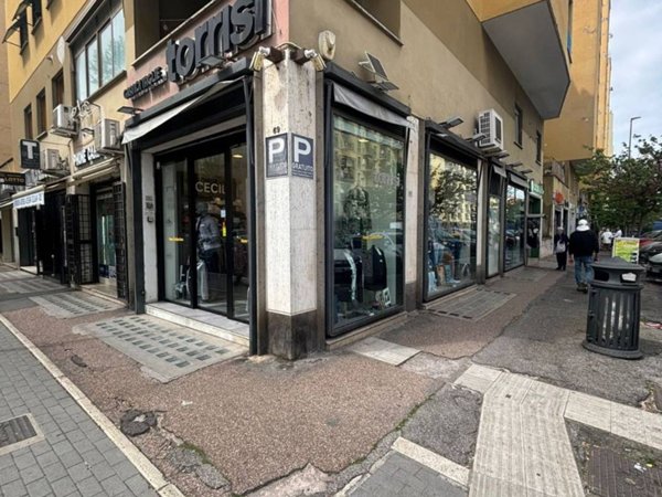 negozio in vendita a Roma in zona Don Bosco
