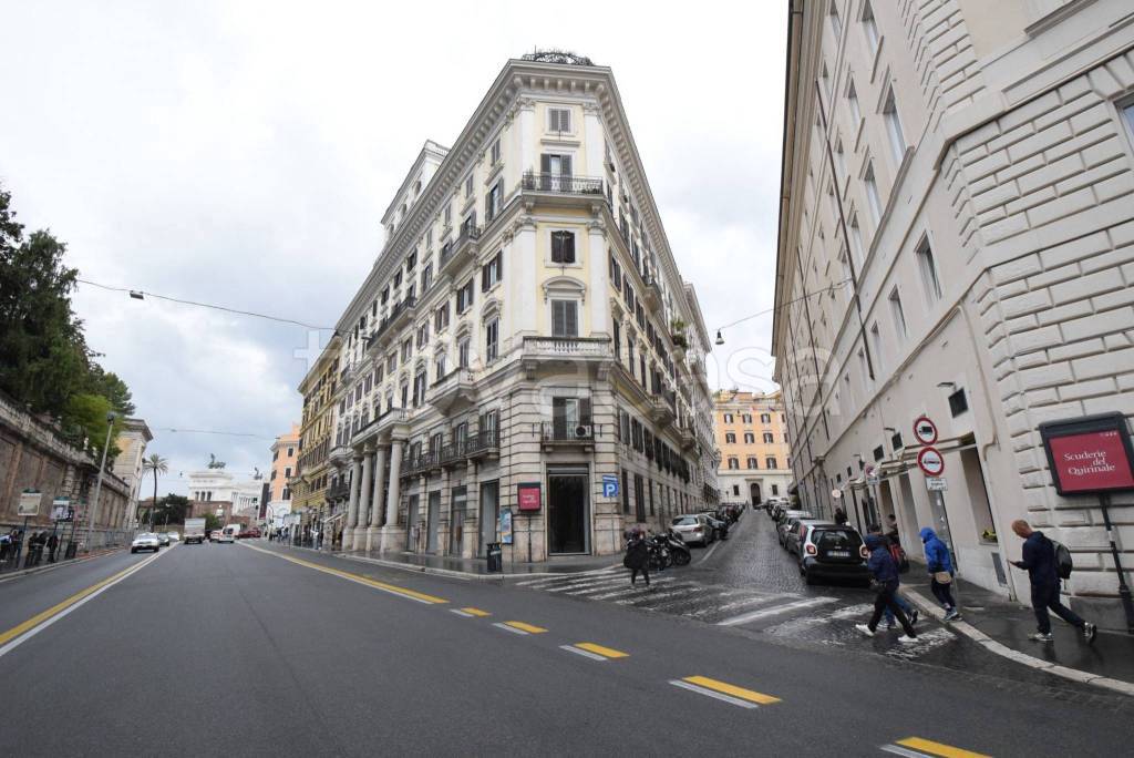 negozio in vendita a Roma in zona Rione Monti/Campitelli