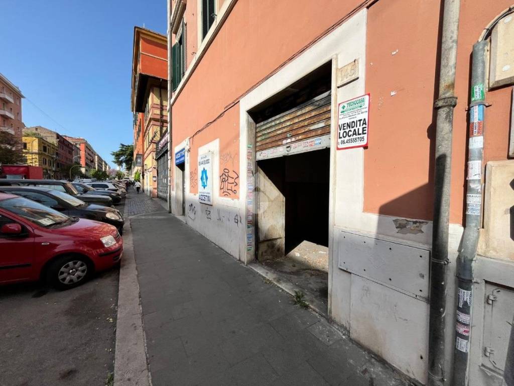 negozio in vendita a Roma in zona Tiburtino