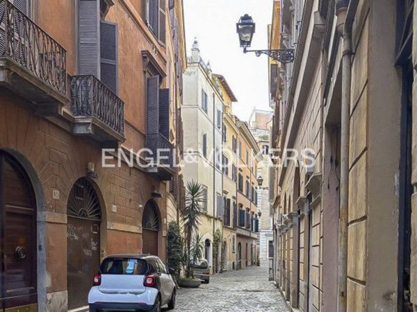 appartamento in vendita a Roma in zona Parione/Sant'Eustachio