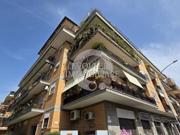 appartamento in vendita a Roma in zona Appio Claudio