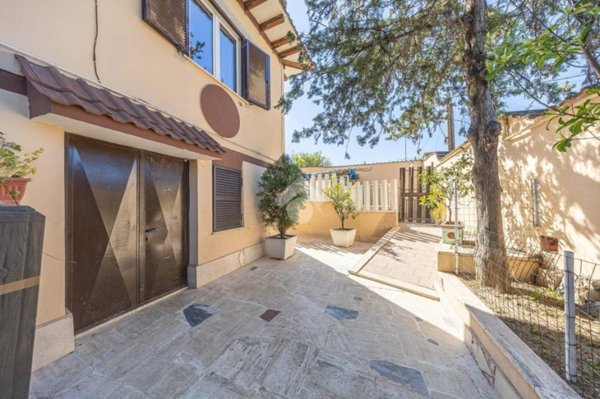 appartamento in vendita a Roma in zona Finocchio