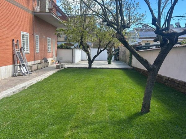 appartamento in vendita a Roma in zona Selva Candida