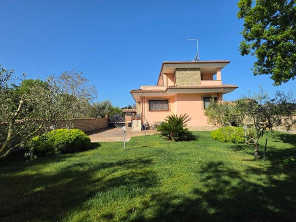 casa indipendente in vendita a Roma in zona Pantan Monastero