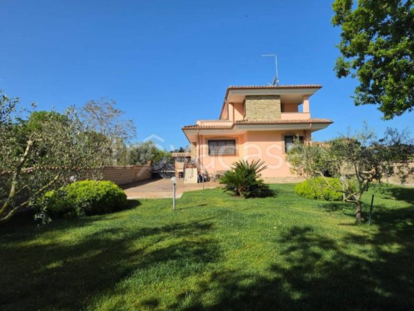 casa indipendente in vendita a Roma in zona Valle Santa