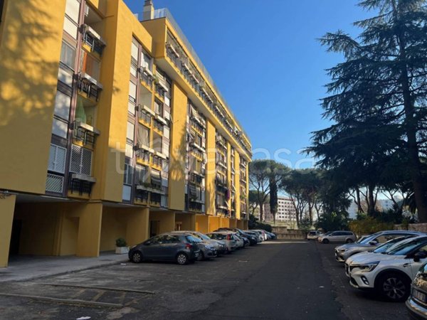 appartamento in vendita a Roma in zona Torre Angela