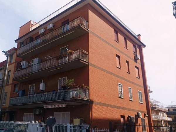 appartamento in vendita a Roma in zona Colle Prenestino