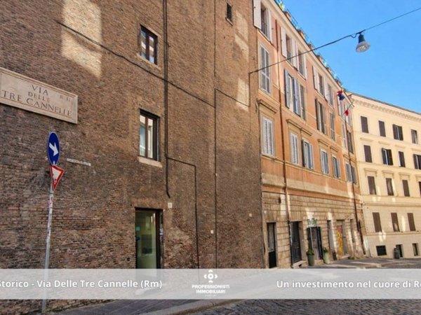appartamento in vendita a Roma in zona Trevi-Colonna