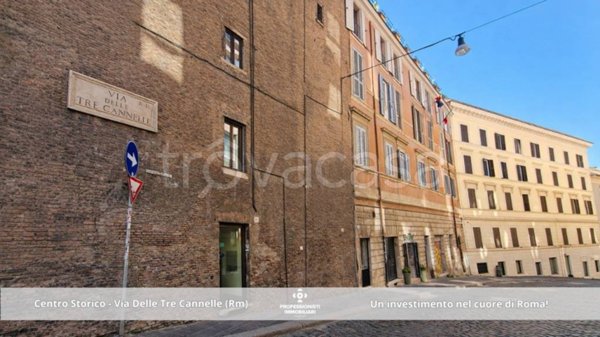 appartamento in vendita a Roma in zona Trevi-Colonna