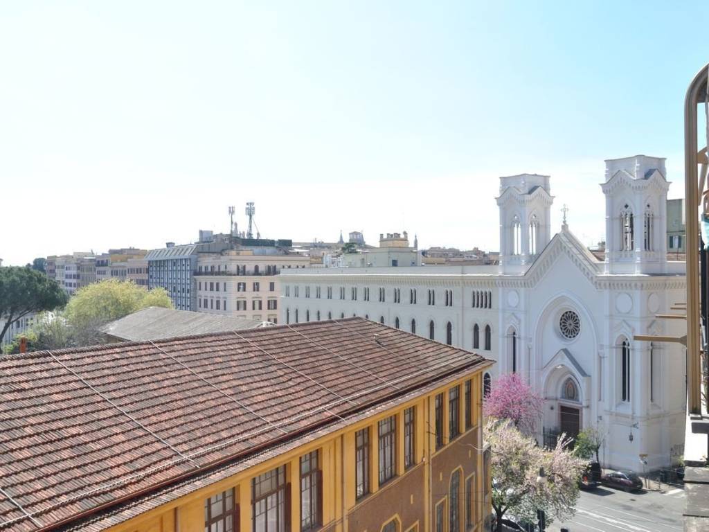 appartamento in vendita a Roma in zona Esquilino