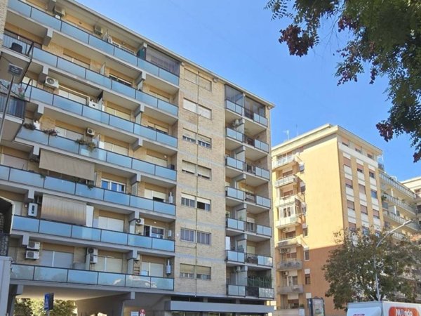 appartamento in vendita a Roma in zona Ostiense