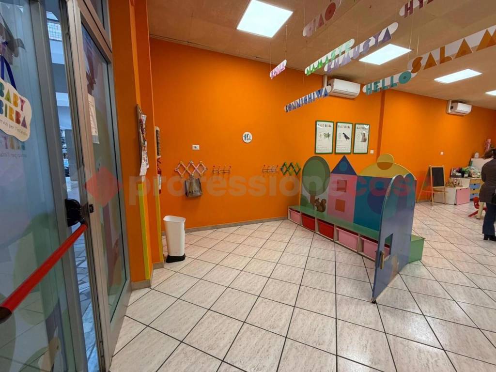 negozio in vendita a Roma in zona Tuscolano