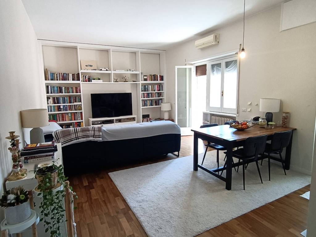 appartamento in vendita a Roma in zona Tomba di Nerone