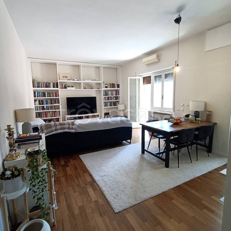 appartamento in vendita a Roma in zona Tomba di Nerone