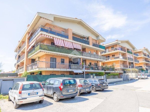 appartamento in vendita a Roma in zona Sette Bagni