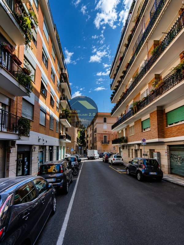 locale commerciale in vendita a Roma in zona Della Vittoria