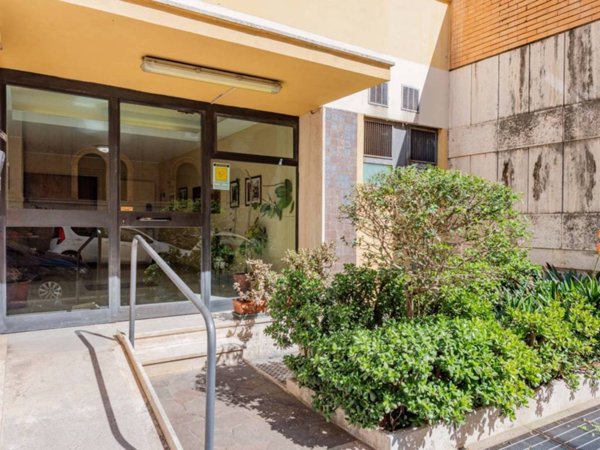 appartamento in vendita a Roma in zona Ostiense