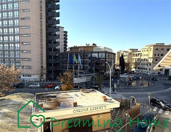appartamento in vendita a Roma in zona Ostiense