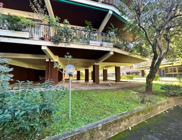 appartamento in vendita a Roma in zona Casal Morena