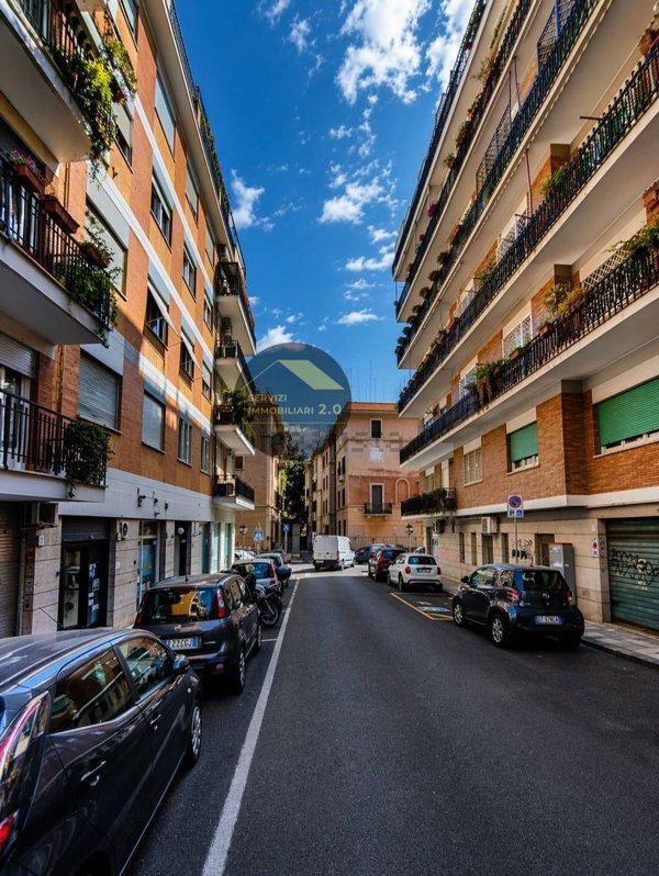 locale commerciale in vendita a Roma in zona Della Vittoria