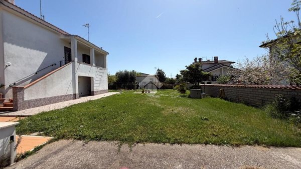 appartamento in vendita a Roma in zona Dragona/Bagnoletto