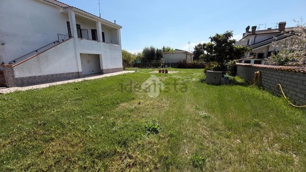 appartamento in vendita a Roma in zona Dragona/Bagnoletto