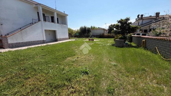 appartamento in vendita a Roma in zona Dragona/Bagnoletto