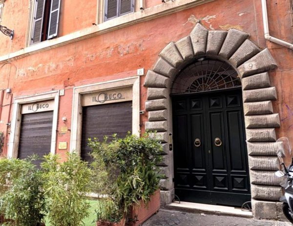 appartamento in vendita a Roma in zona Parione/Sant'Eustachio