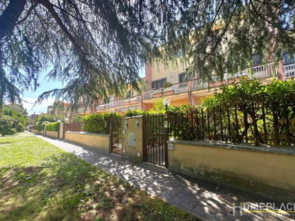 casa indipendente in vendita a Roma in zona Torre Angela