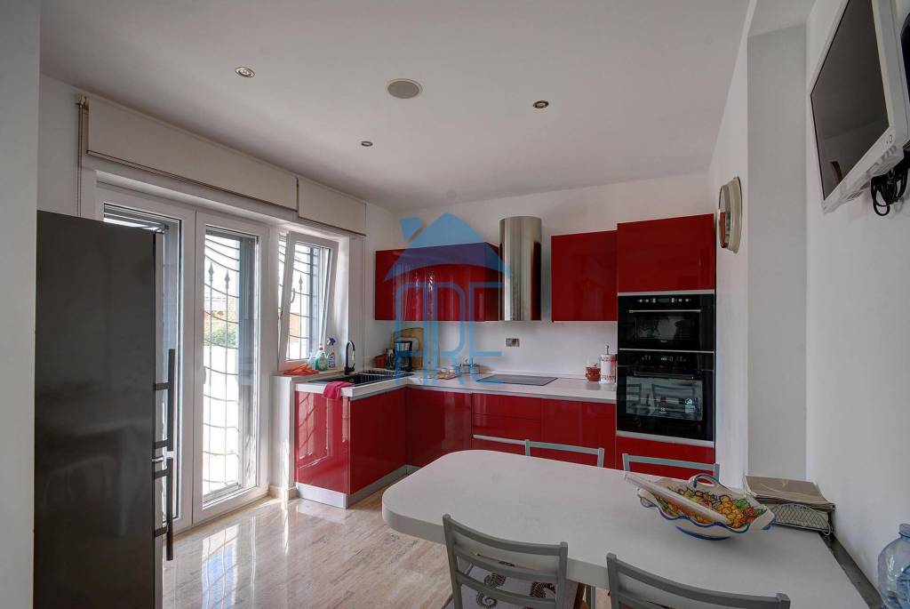 casa indipendente in vendita a Roma in zona Casal Palocco