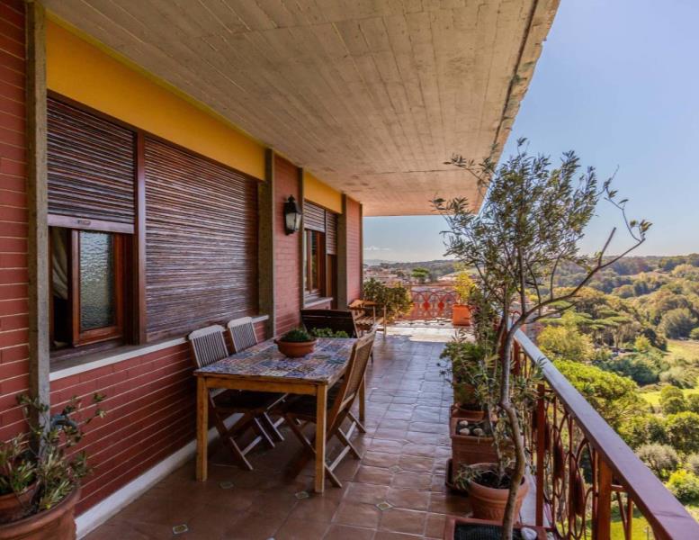 appartamento in vendita a Roma in zona Tomba di Nerone