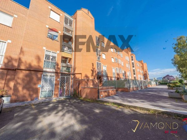 appartamento in vendita a Roma in zona Torre Angela