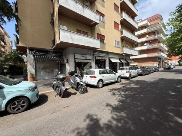 negozio in vendita a Roma in zona Monte Sacro/Talenti