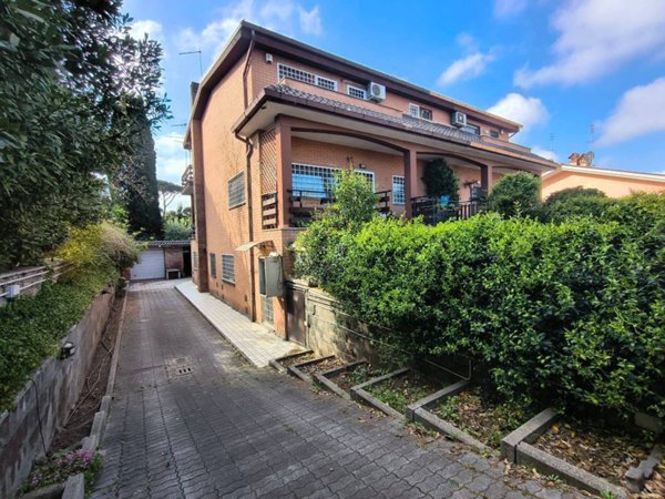 casa indipendente in vendita a Roma in zona Axa