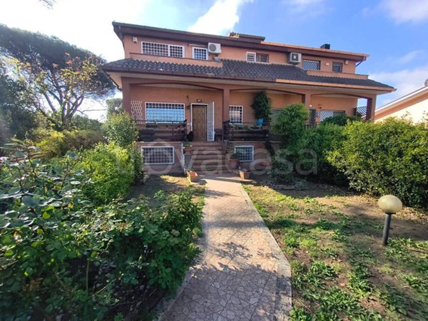 casa indipendente in vendita a Roma in zona Casal Palocco