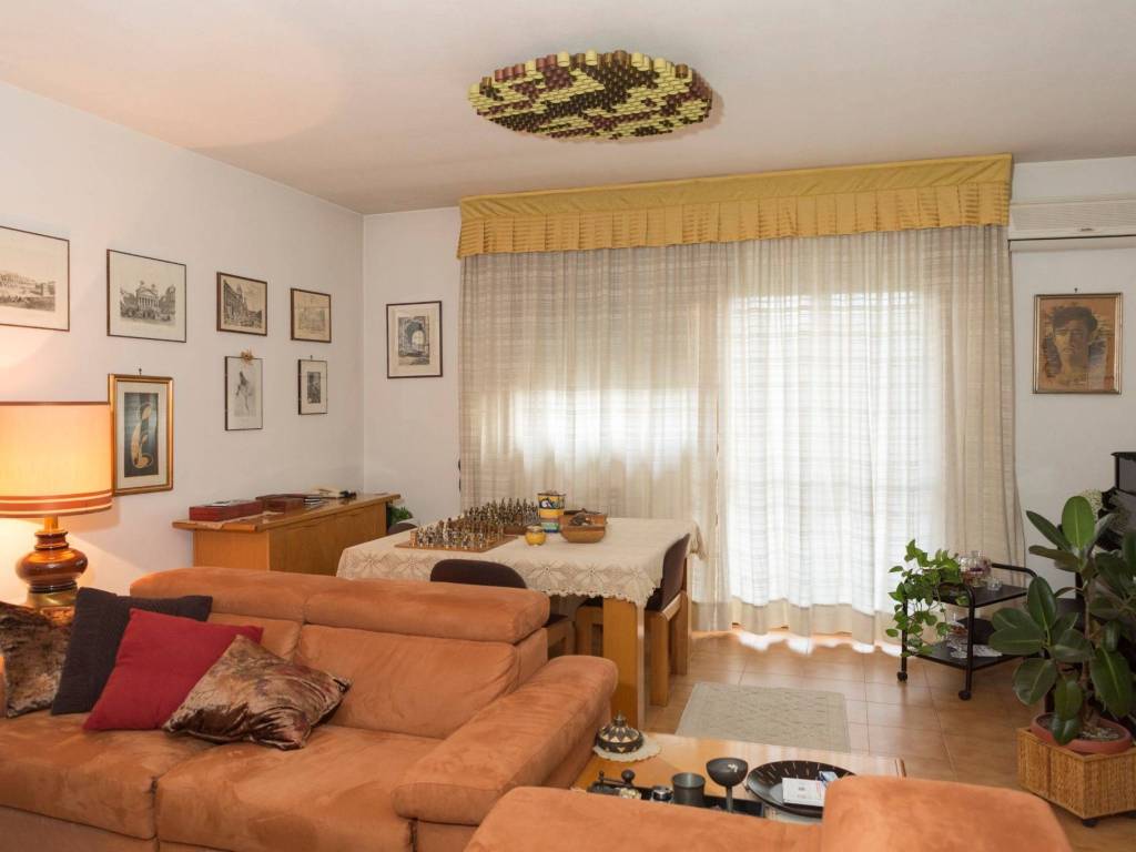 appartamento in vendita a Roma in zona Acilia