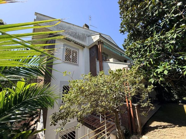 casa indipendente in vendita a Roma in zona Torrino