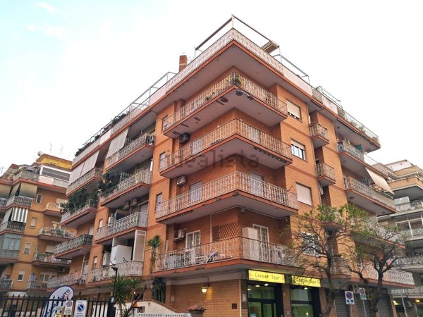 appartamento in vendita a Roma in zona Ostia
