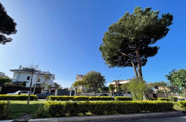 appartamento in vendita a Roma in zona Axa