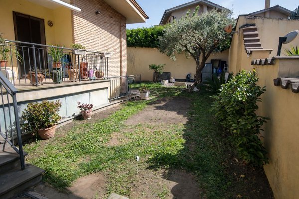 casa indipendente in vendita a Roma