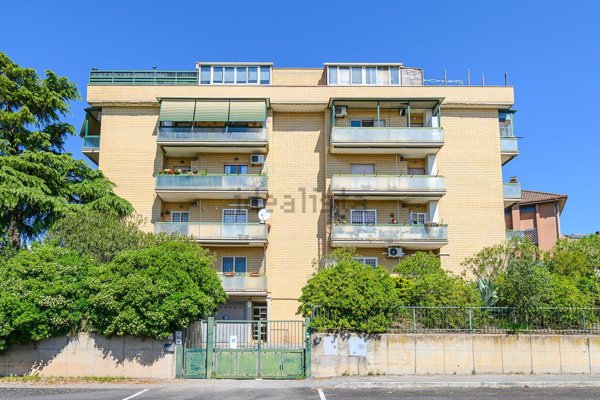 appartamento in vendita a Roma in zona Settecamini