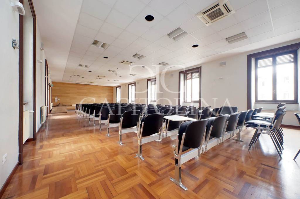 ufficio in vendita a Roma in zona Rione Regola