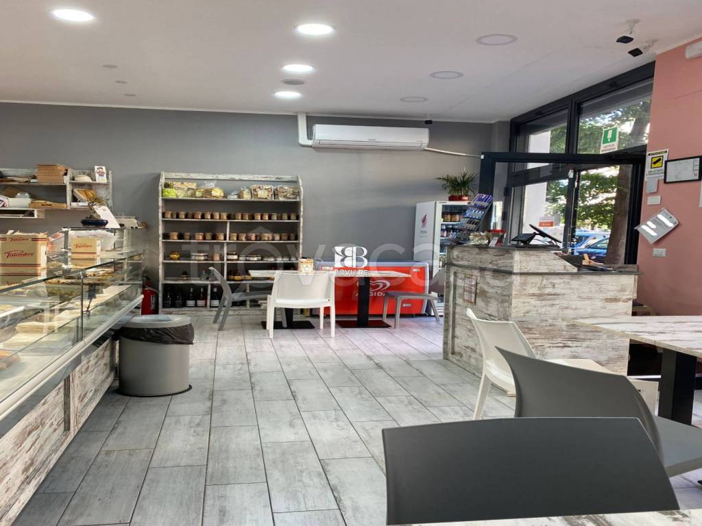 negozio in vendita a Roma in zona Prenestino-Labicano