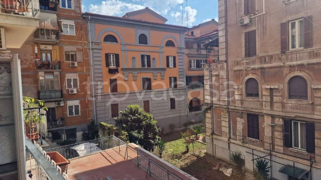 appartamento in vendita a Roma in zona Tuscolano