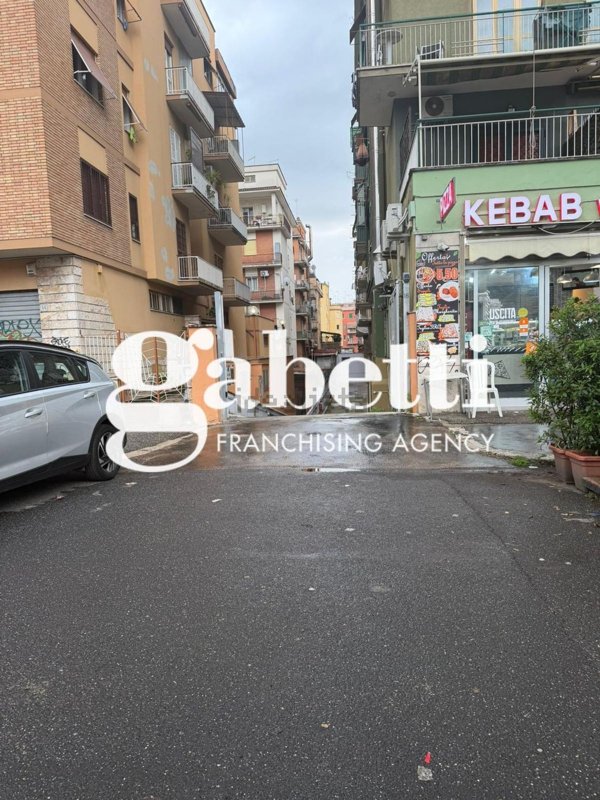 negozio in vendita a Roma in zona Prenestino-Centocelle