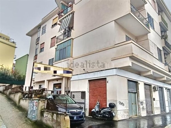 locale commerciale in vendita a Roma in zona Portuense