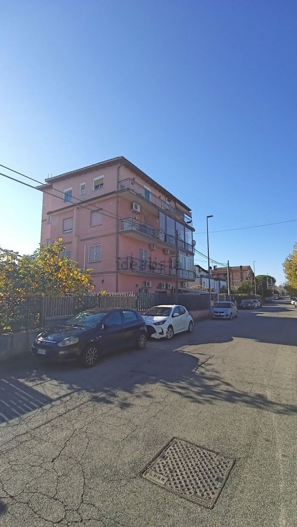 appartamento in vendita a Roma in zona Giardini di Corcolle
