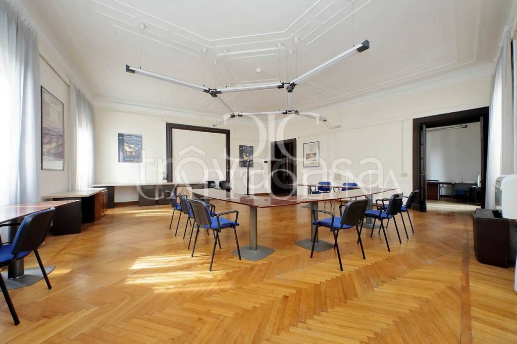 ufficio in vendita a Roma in zona Rione Regola